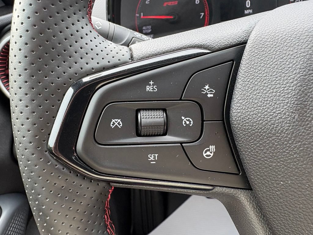 Used 2025 Chevrolet Trax RS w/ Sunroof Package FWD image 18