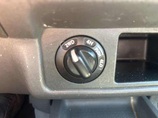 Used 2008 Nissan Frontier SE w/ SE Value Truck Pkg AWD/4WD image 16