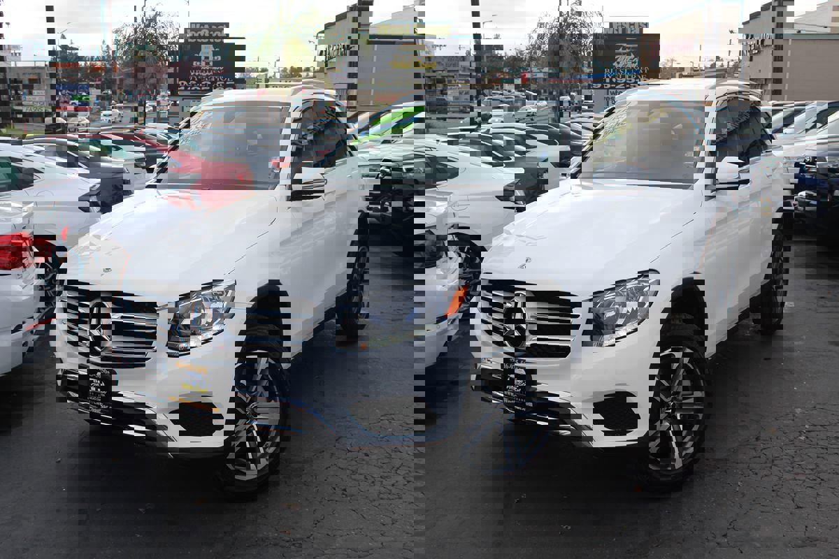 Used 2019 Mercedes-Benz GLC 300 w/ Premium Package image 37