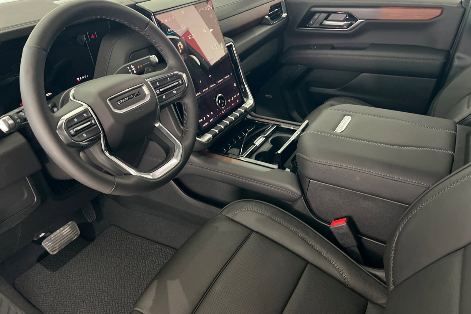 New 2026 GMC Yukon Denali w/ Sun & Power Step Package image 8