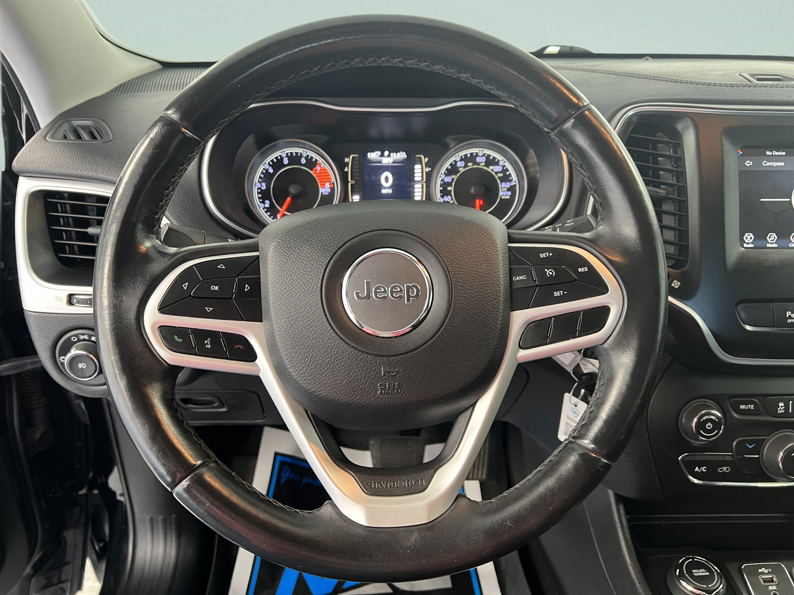 Used 2020 Jeep Cherokee Latitude AWD/4WD image 31