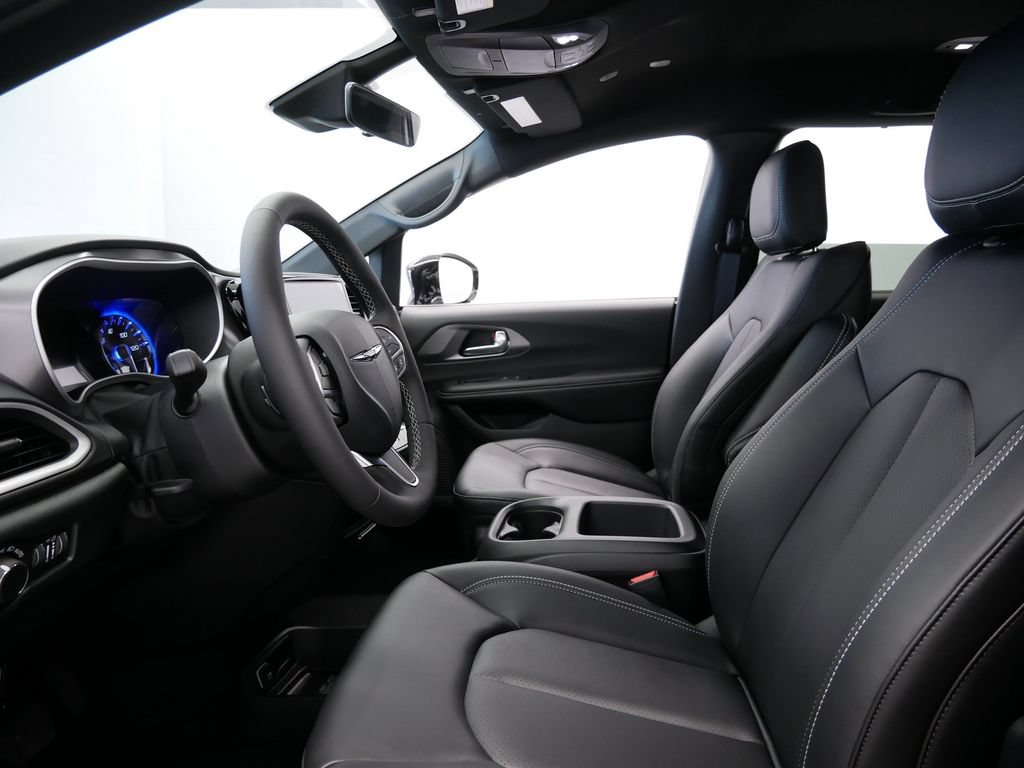 New 2026 Chrysler Voyager LX FWD image 13