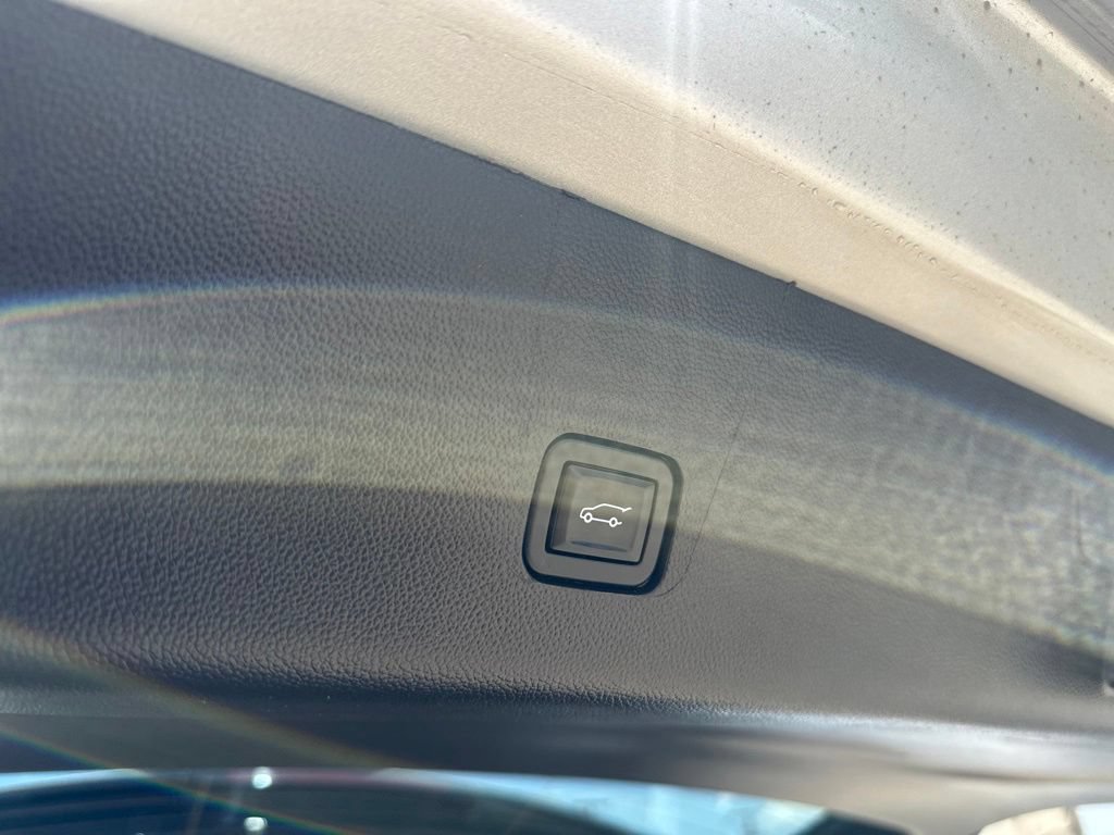 Used 2022 Chevrolet Traverse LT FWD image 20
