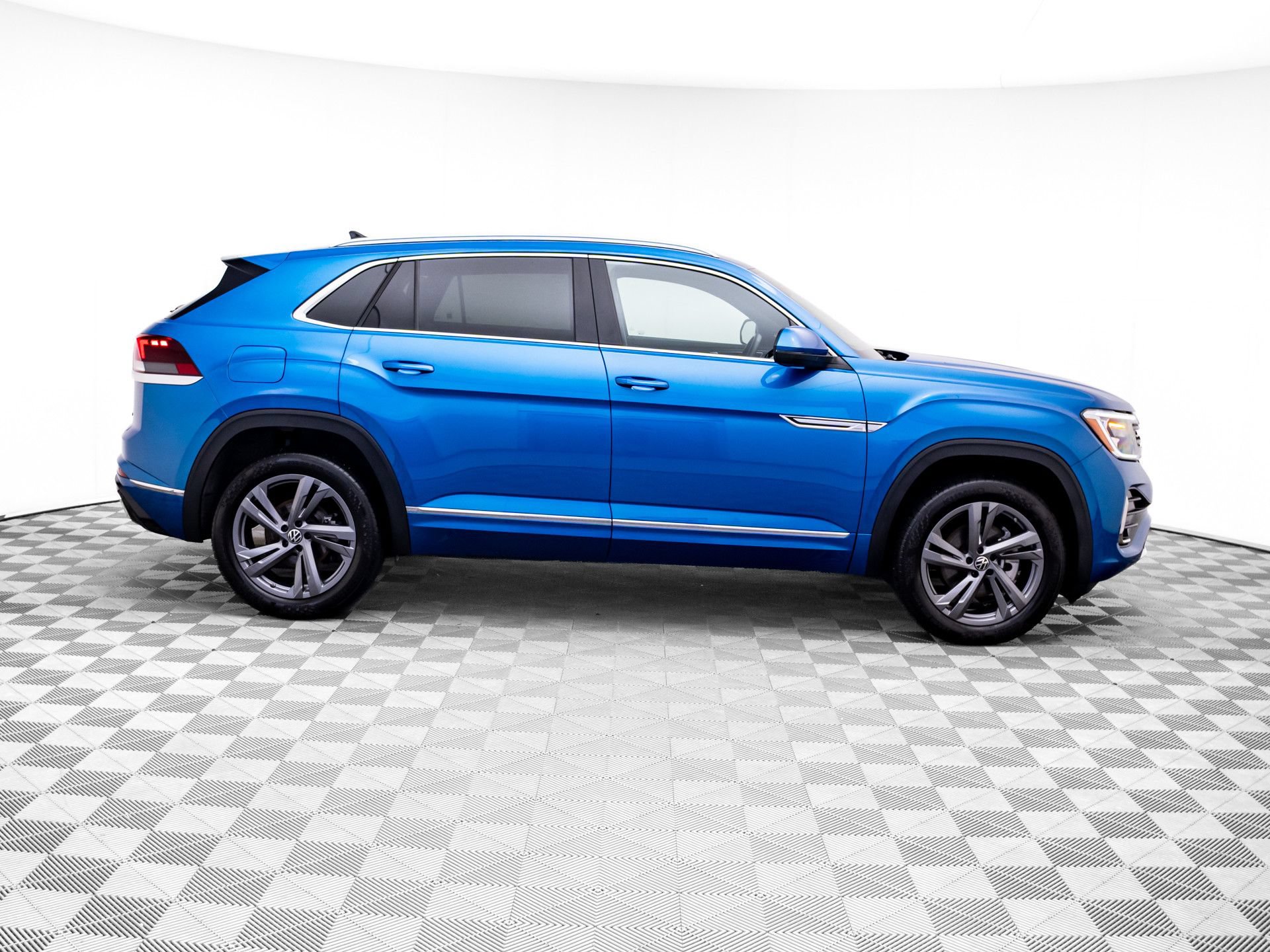 Used 2024 Volkswagen Atlas Cross Sport SEL R-Line AWD/4WD image 6