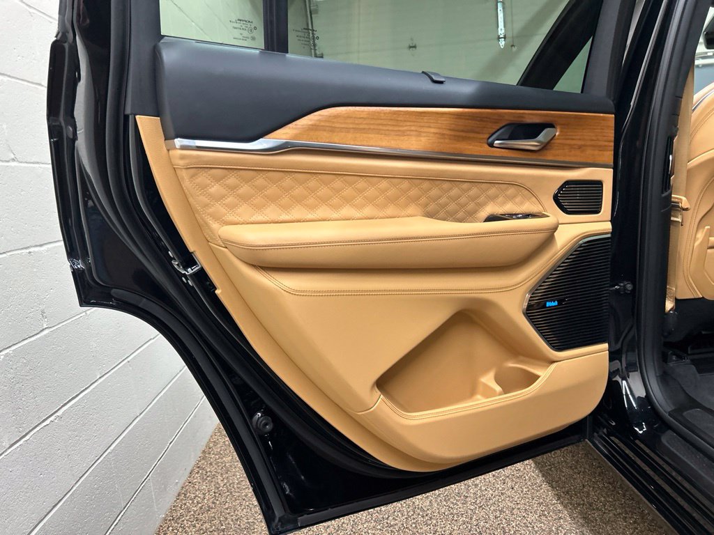 Used 2023 Jeep Grand Cherokee L Summit AWD/4WD image 16