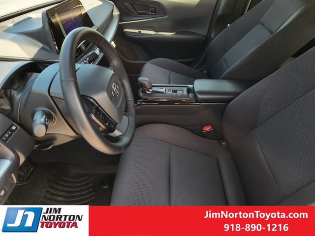 Used 2025 Toyota Prius LE FWD image 19