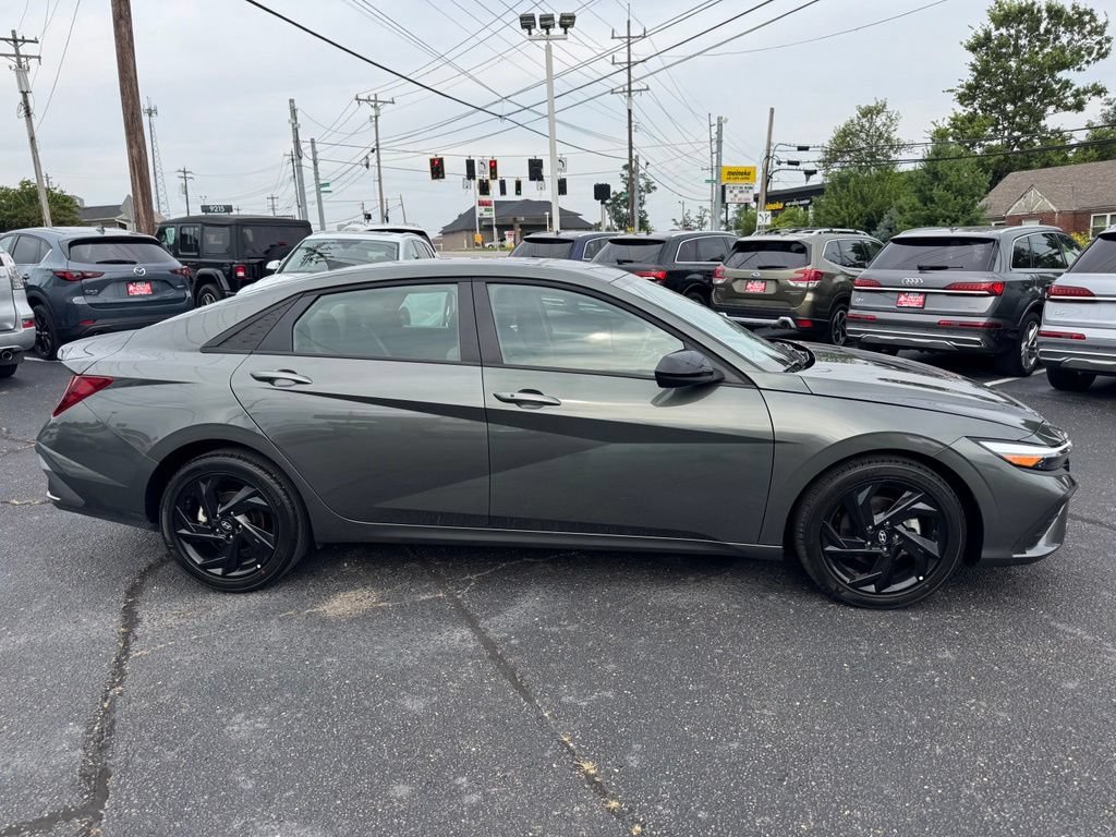 Used 2026 Hyundai Elantra Sport FWD image 5