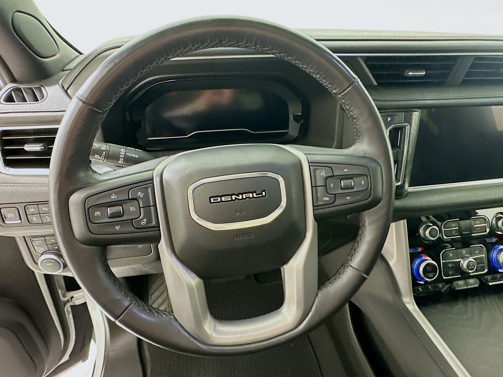 Used 2022 GMC Yukon Denali image 12