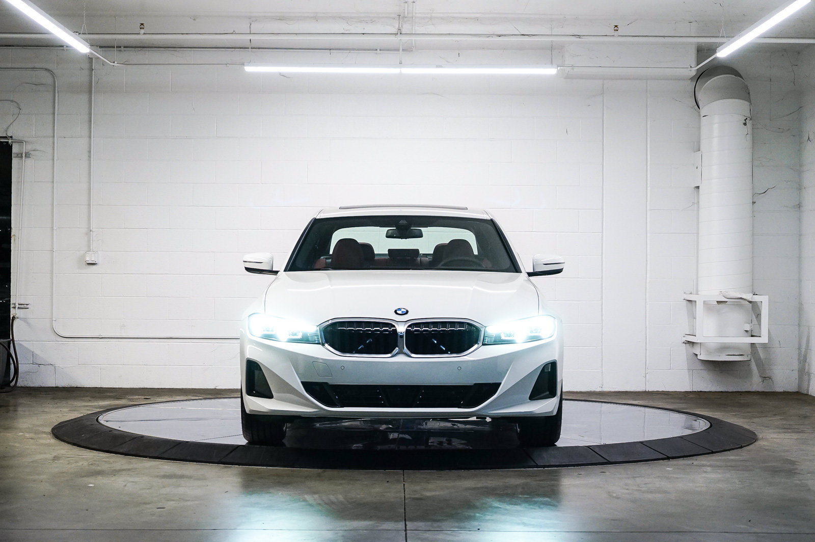 New 2026 BMW 330i Sedan w/ Convenience Package RWD image 2