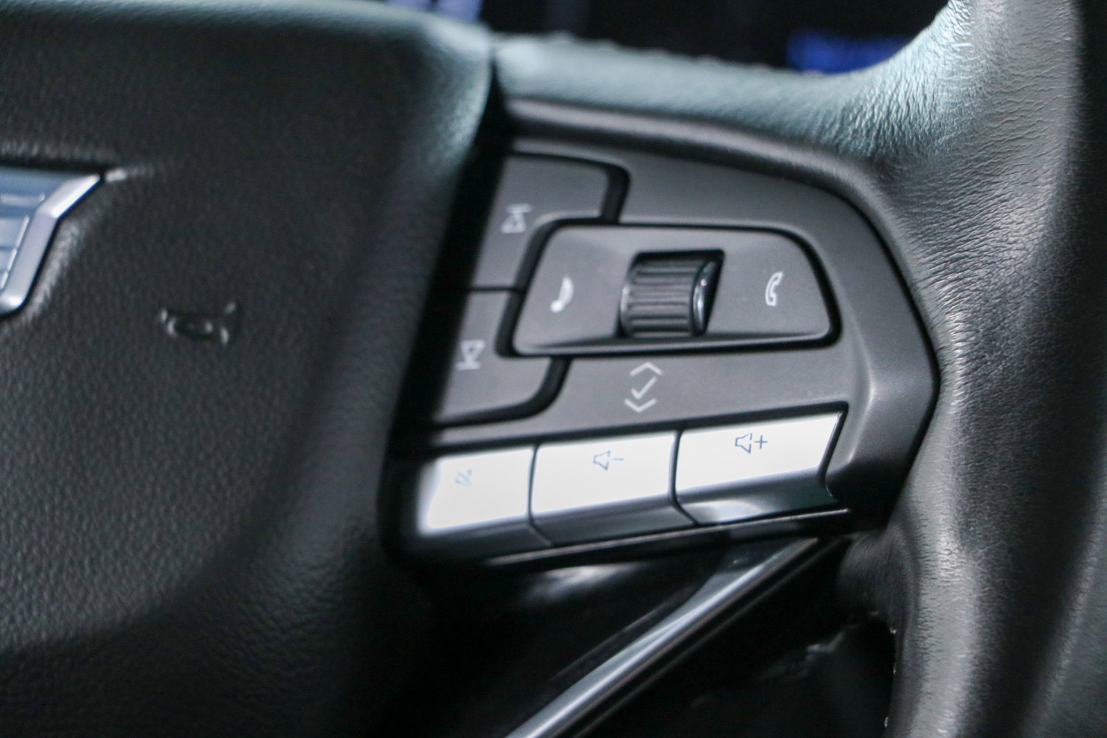 Used 2024 Cadillac Escalade Sport w/ LPO, ONYX Package AWD/4WD image 15