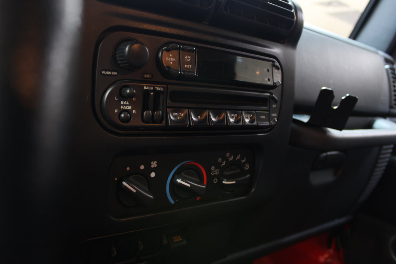 Used 2004 Jeep Wrangler Rubicon image 37