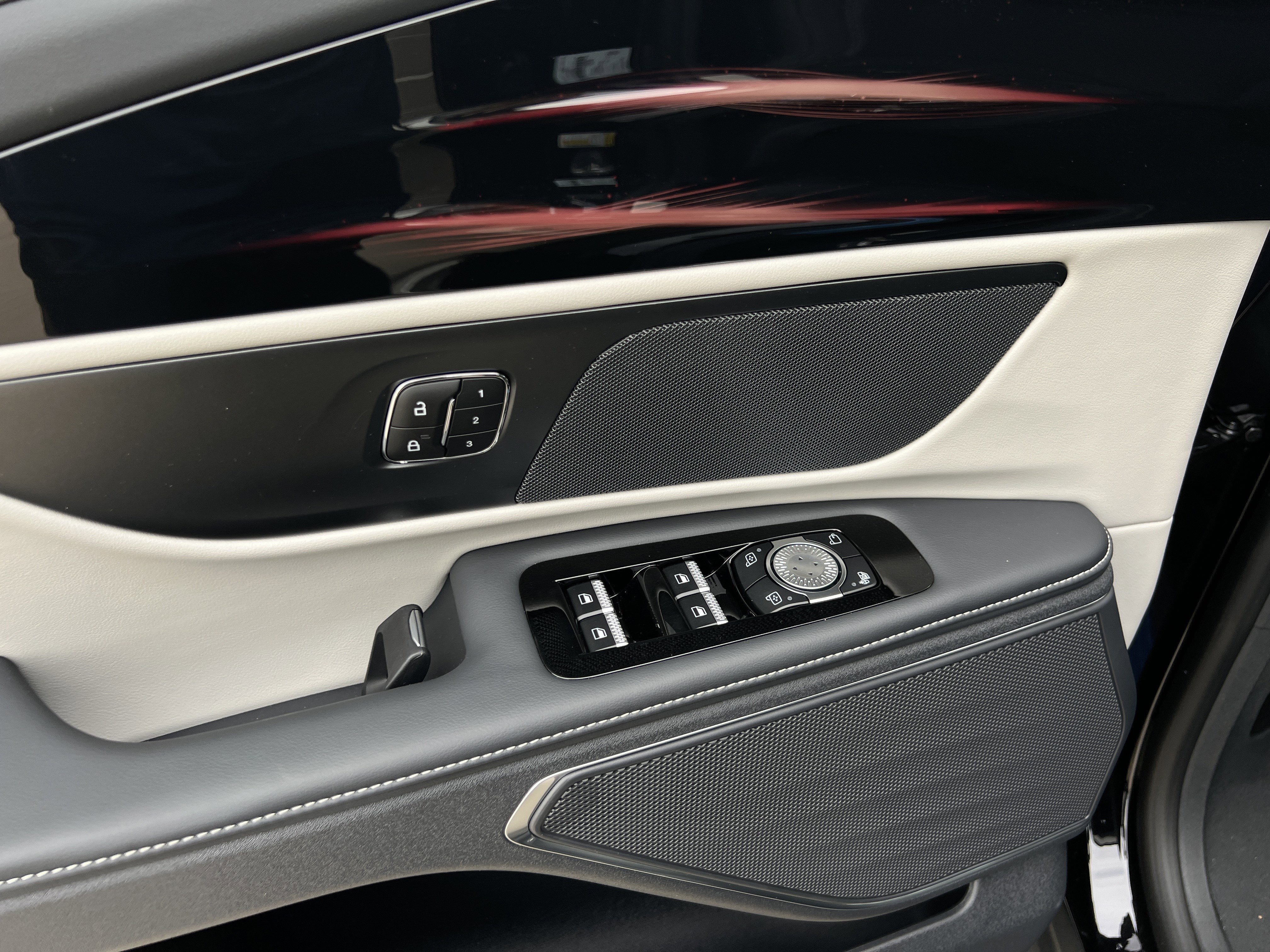 New 2025 Lincoln Nautilus Premier image 31