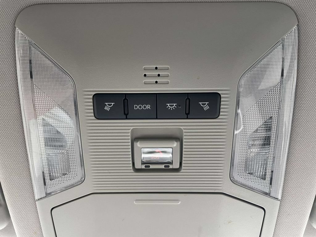 Used 2022 Toyota RAV4 XLE AWD/4WD image 22