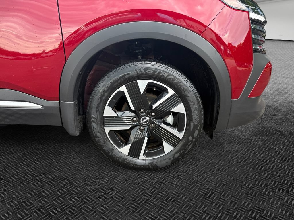 Used 2025 Nissan Kicks SV AWD/4WD image 11