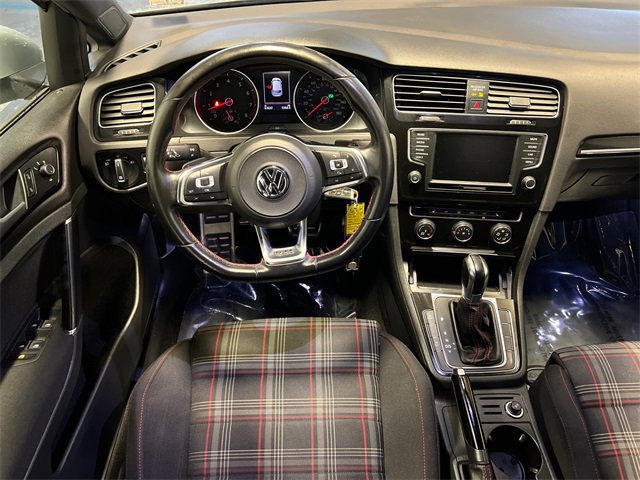Used 2017 Volkswagen Golf S image 18