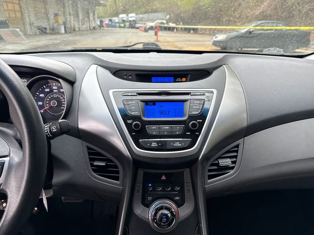 Used 2013 Hyundai Elantra GLS image 23