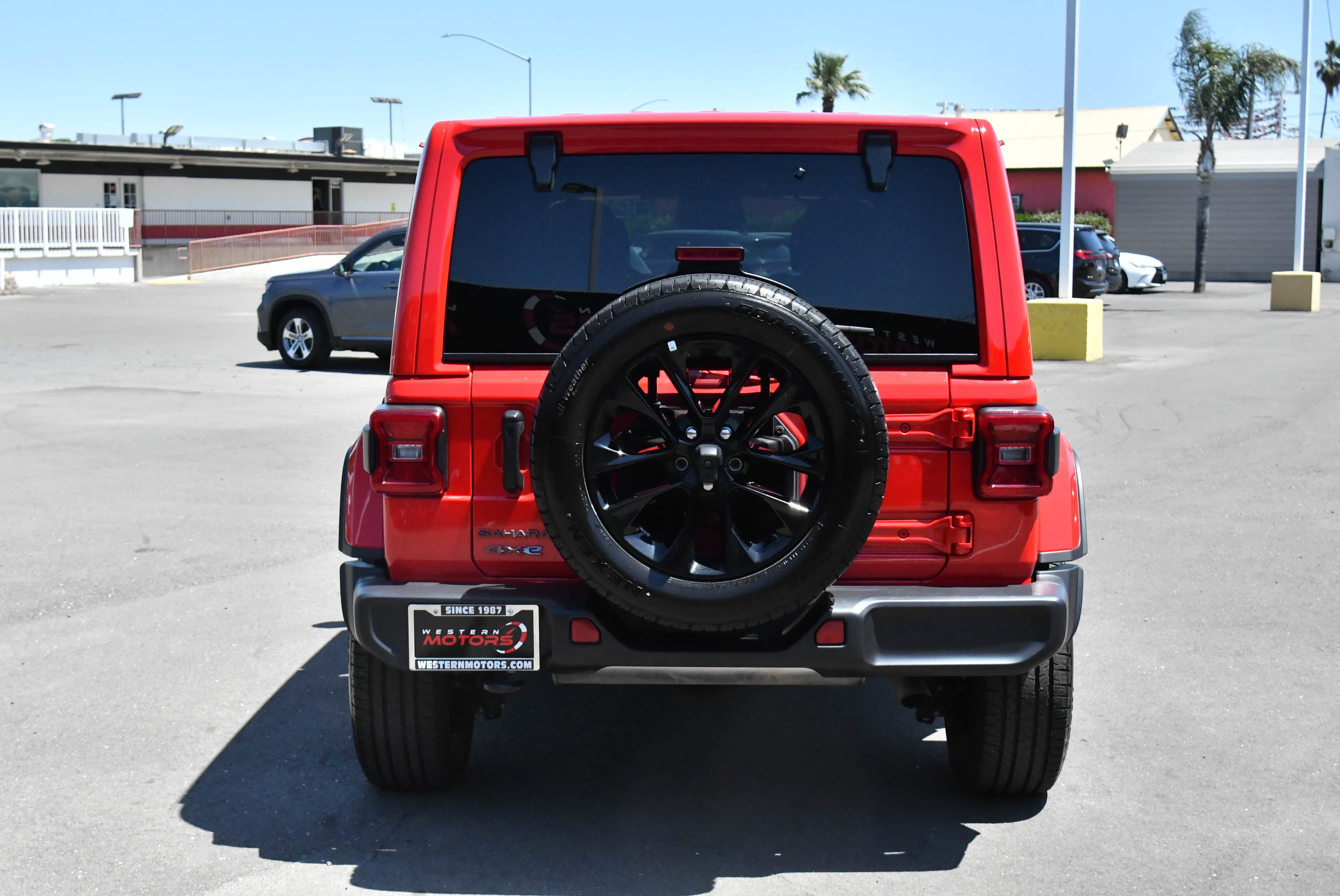 Used 2025 Jeep Wrangler Unlimited Sahara AWD/4WD image 7