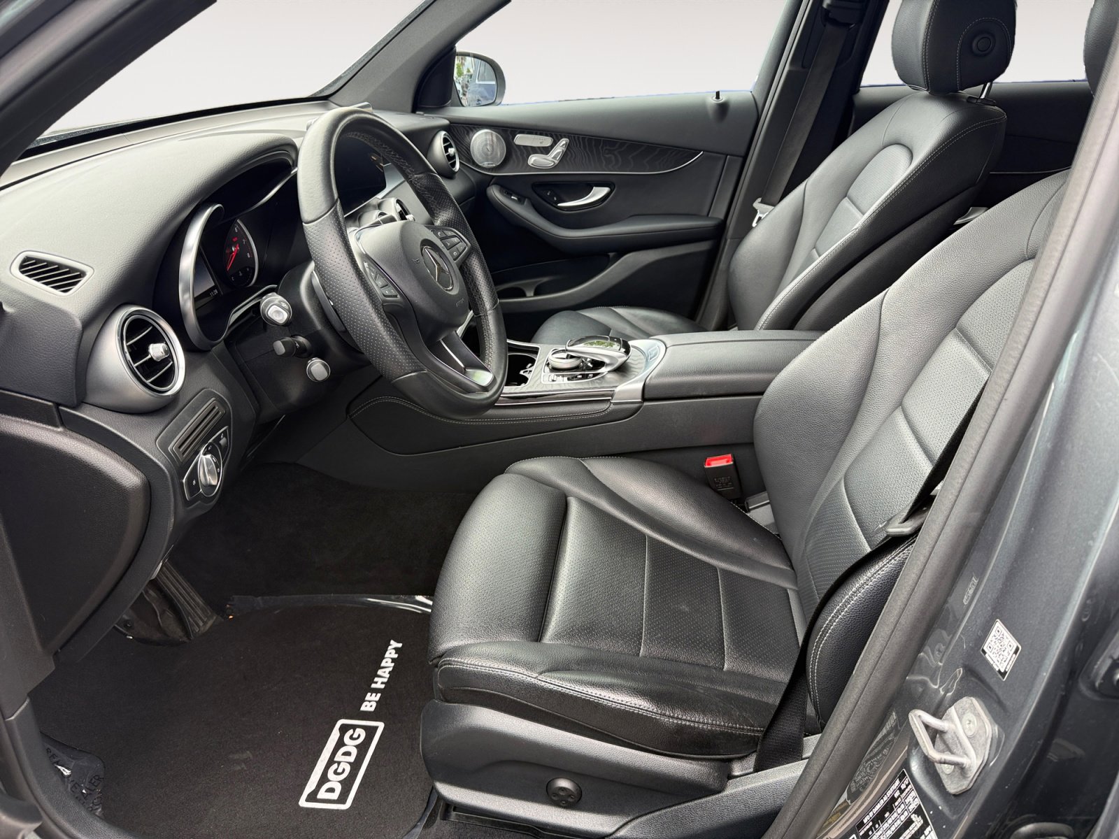 Used 2018 Mercedes-Benz GLC 300 4MATIC image 10