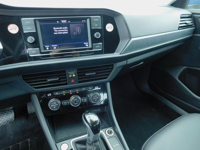 Used 2024 Volkswagen Jetta SE image 30