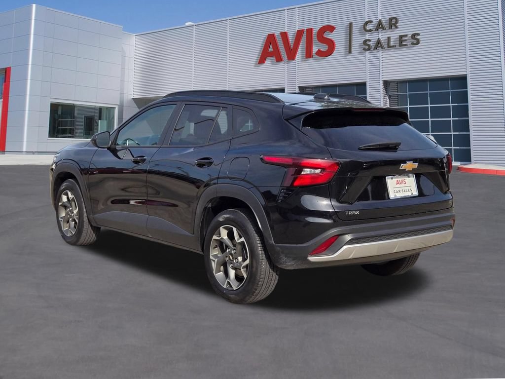 Used 2025 Chevrolet Trax LT w/ LT Convenience Package FWD image 9