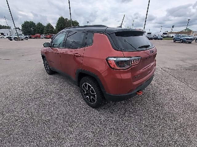 Used 2025 Jeep Compass Trailhawk AWD/4WD image 7