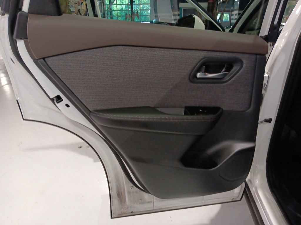 Used 2023 Nissan Rogue SV AWD/4WD image 8