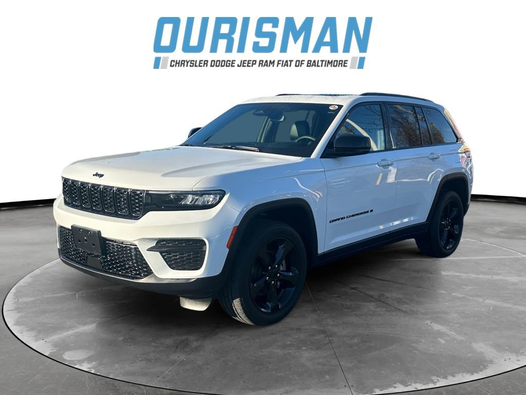 Used 2023 Jeep Grand Cherokee Altitude image 2