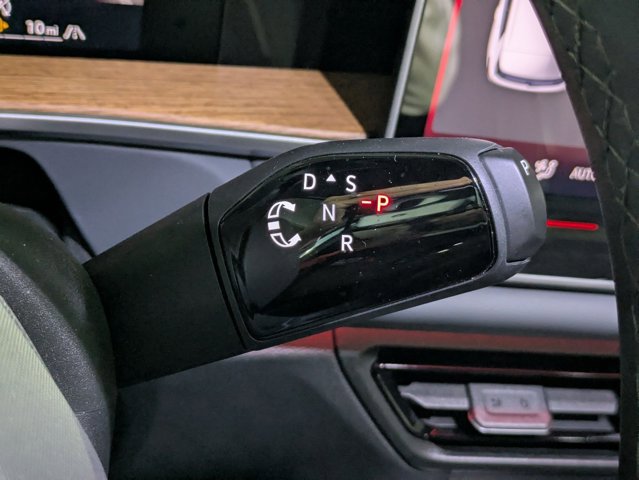 Used 2025 Volkswagen Tiguan SEL R-Line AWD/4WD image 13
