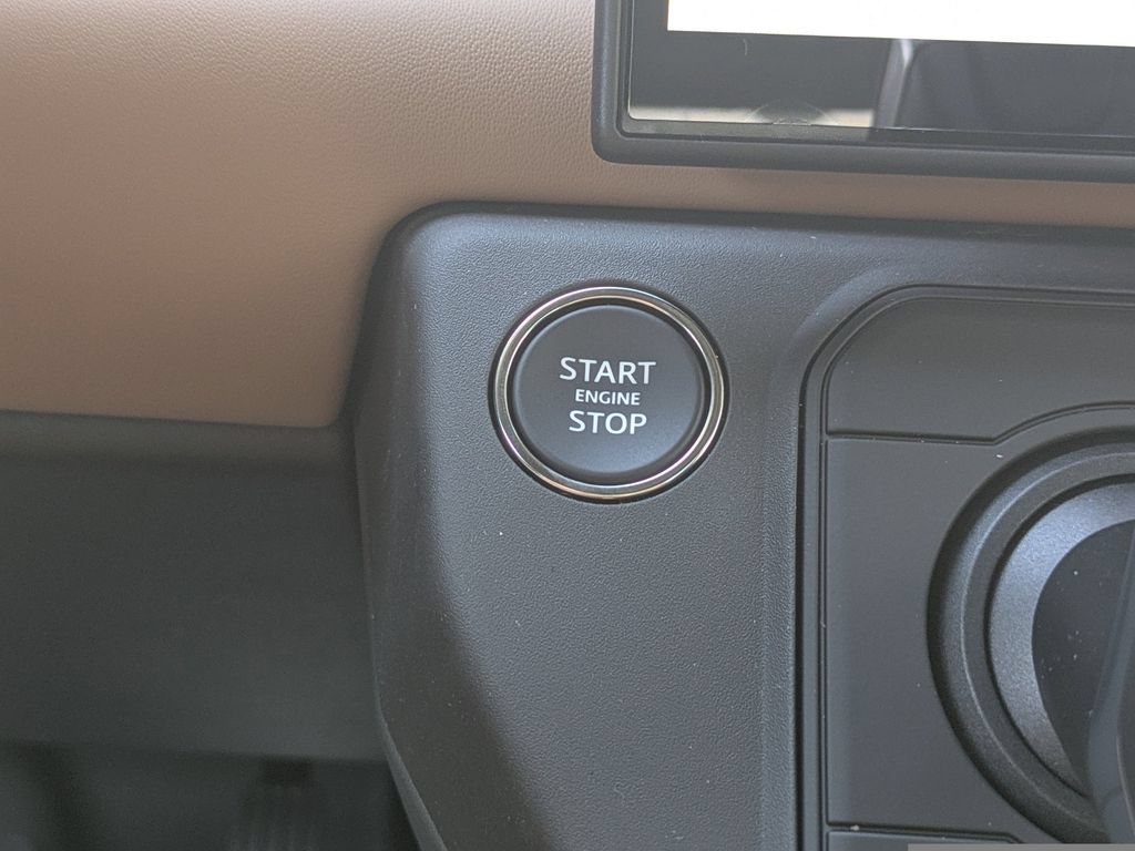 New 2026 Land Rover Defender 130 X-Dynamic SE AWD/4WD image 30