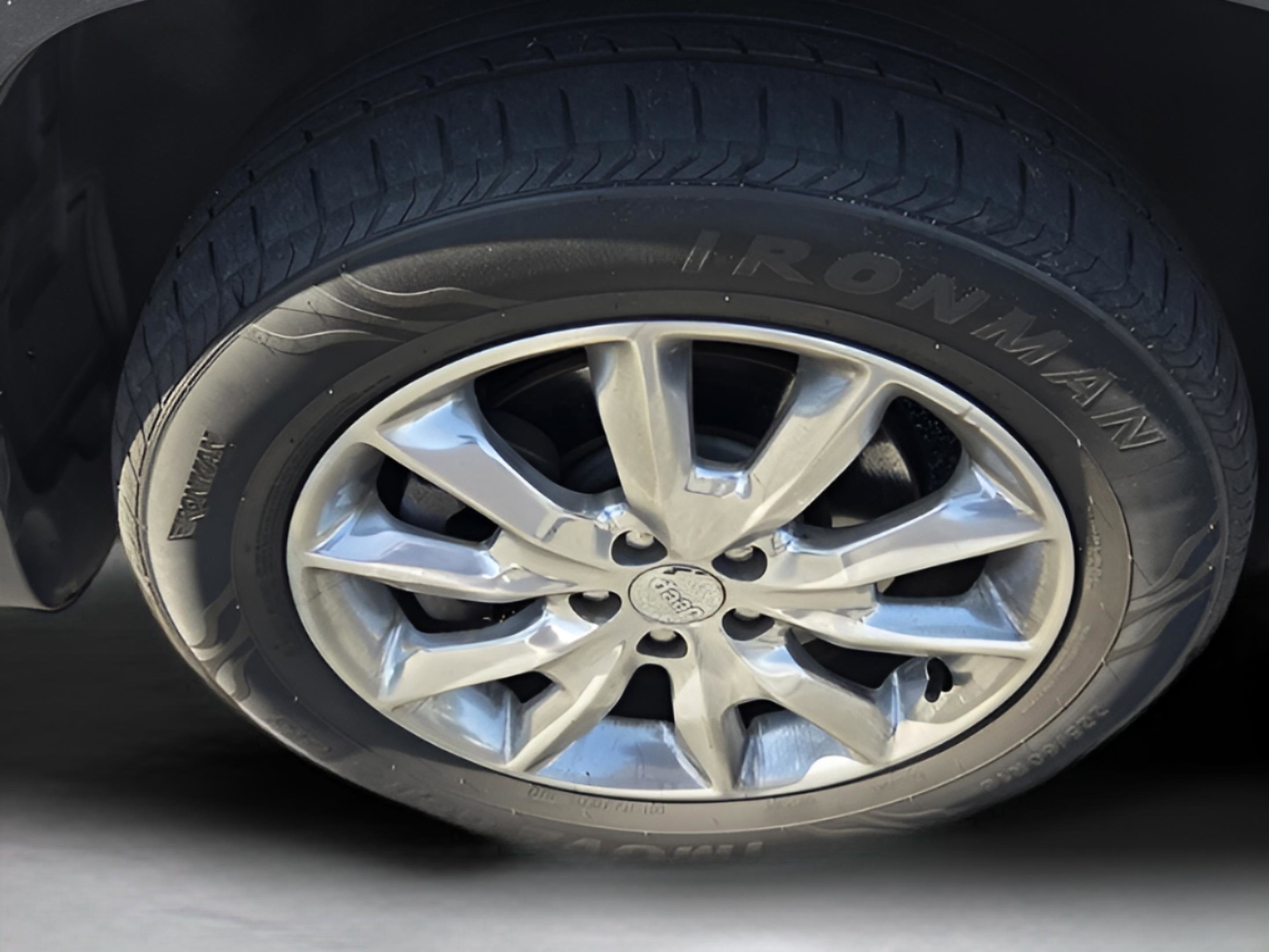 Used 2015 Jeep Cherokee Limited image 12