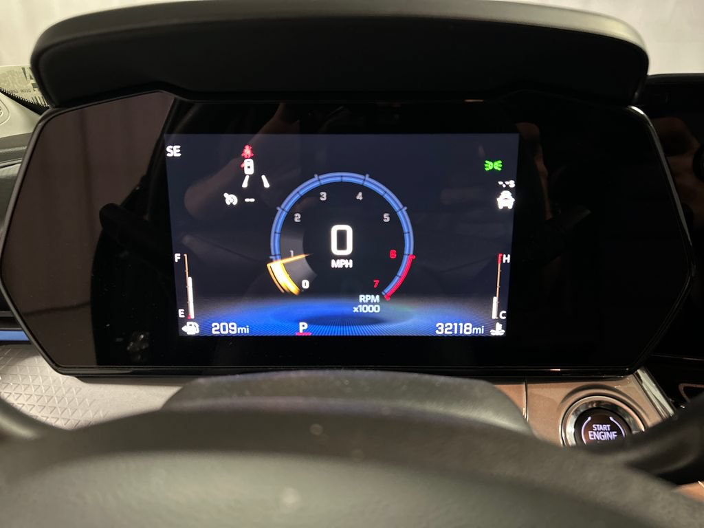 Used 2025 Chevrolet Trax LT FWD image 14