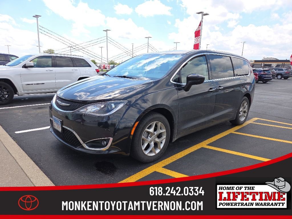 Used 2019 Chrysler Pacifica Touring Plus w/ Tire & Wheel Group FWD image 1
