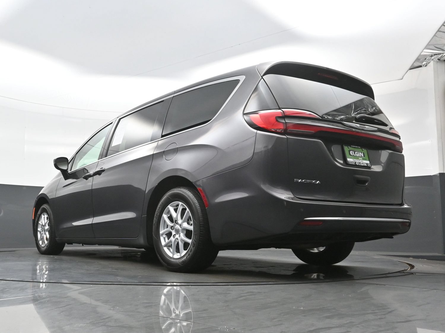 Used 2023 Chrysler Pacifica Touring-L FWD image 32