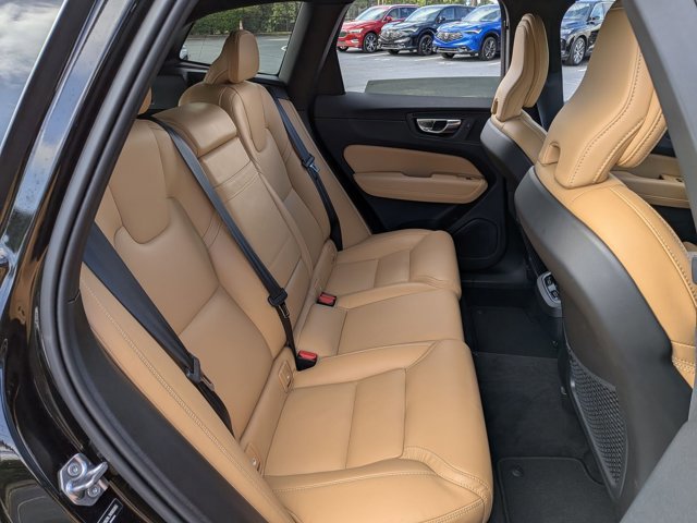 Used 2022 Volvo XC60 B6 Inscription w/ Climate Package AWD/4WD image 18