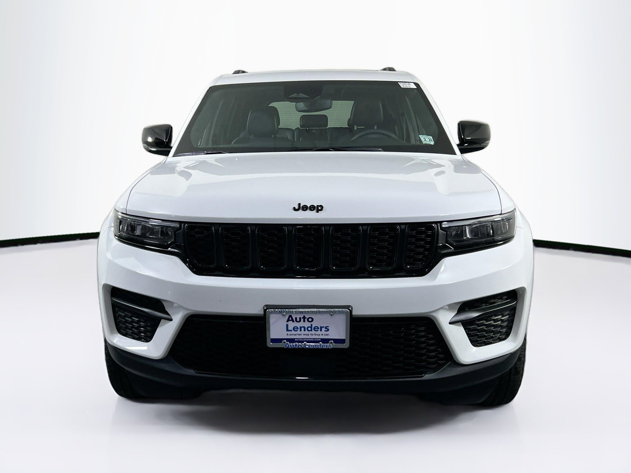 Used 2023 Jeep Grand Cherokee Altitude AWD/4WD image 2