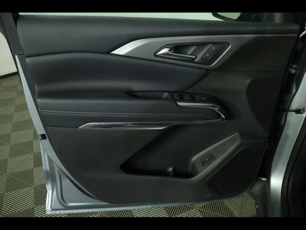 Used 2025 Chevrolet Traverse LT image 23