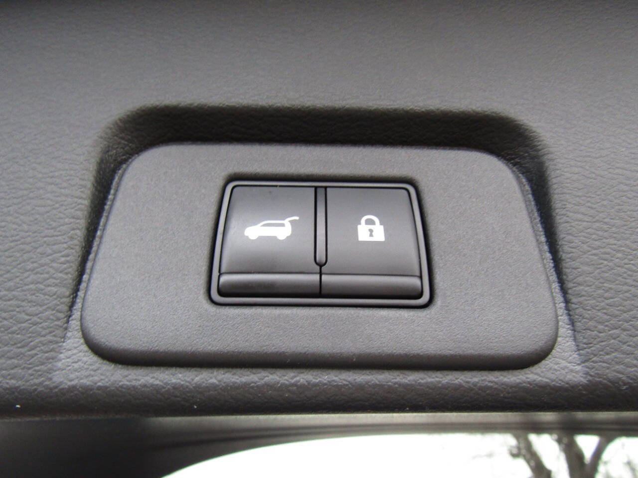 Used 2025 Nissan Rogue SV image 25