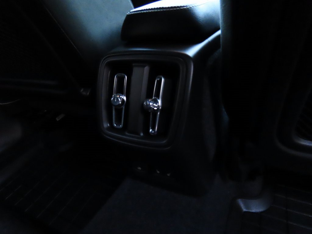 Used 2021 Volvo XC40 P8 Recharge image 14