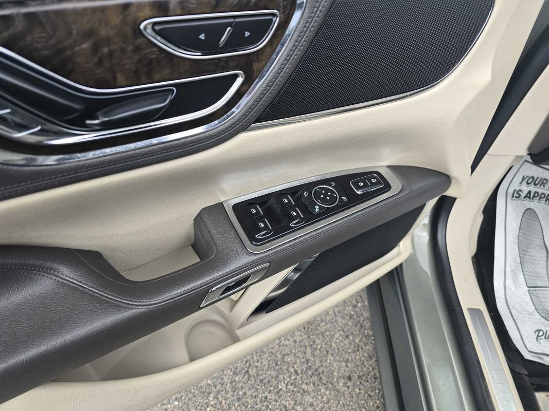 Used 2017 Lincoln Continental Premiere FWD image 15