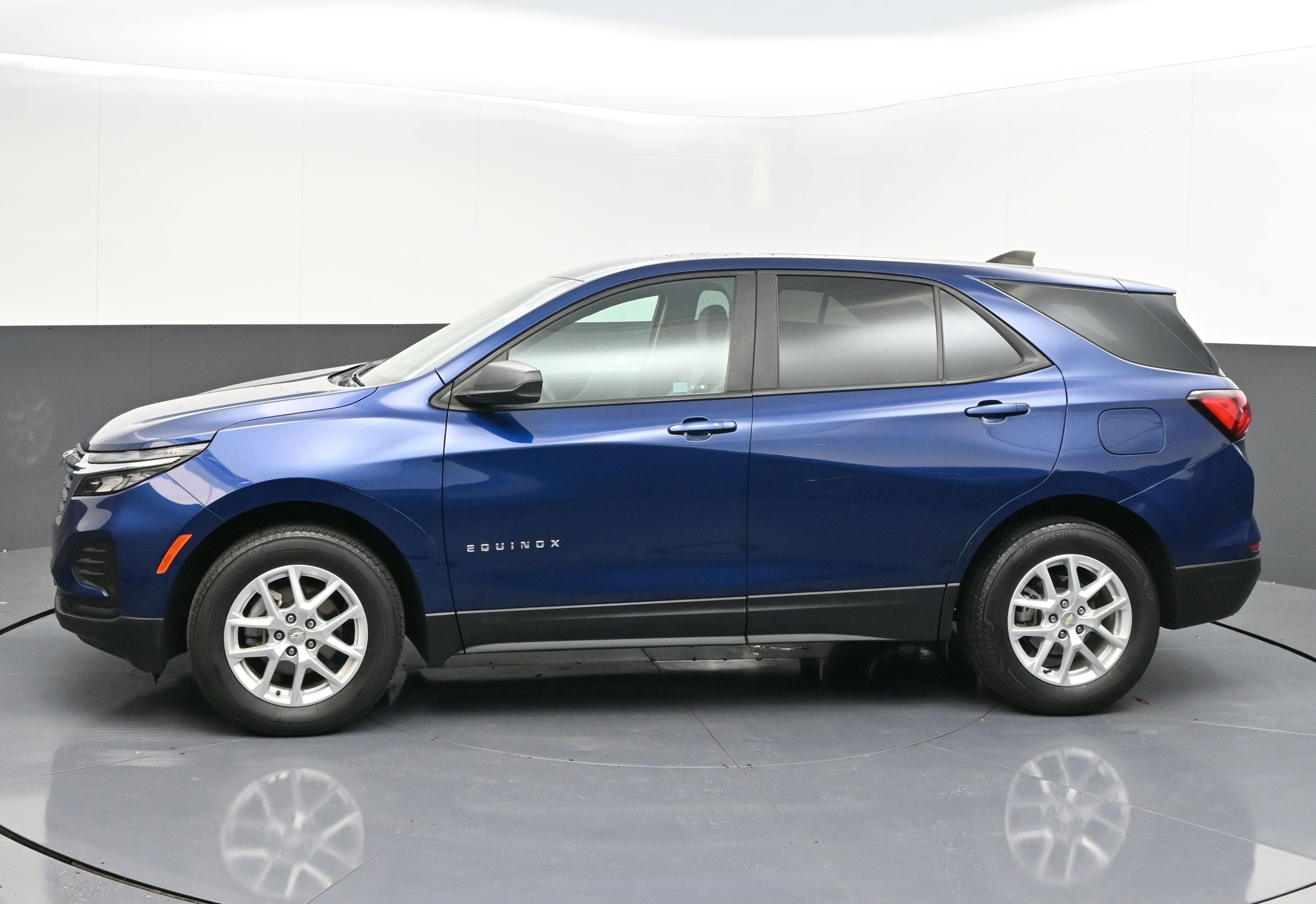 Certified 2022 Chevrolet Equinox LS w/ LS Convenience Package AWD/4WD image 4