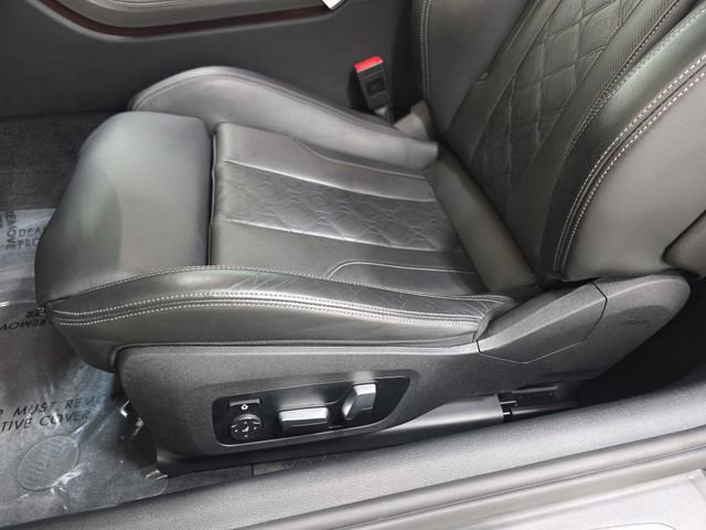 Used 2020 BMW M8 Convertible image 29