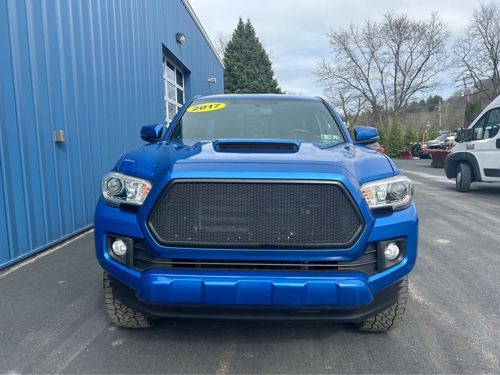 Used 2017 Toyota Tacoma TRD Sport w/ Tow Package (A/T) image 12