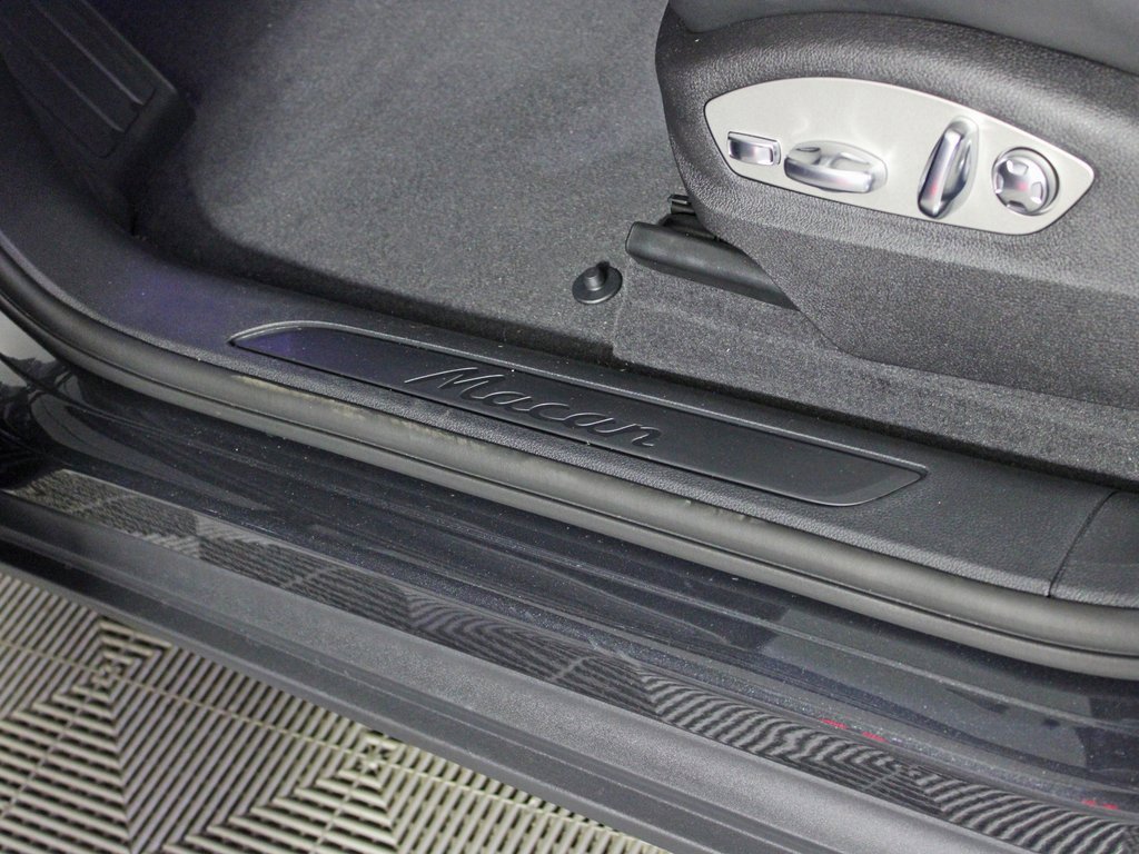 Used 2026 Porsche Macan image 17