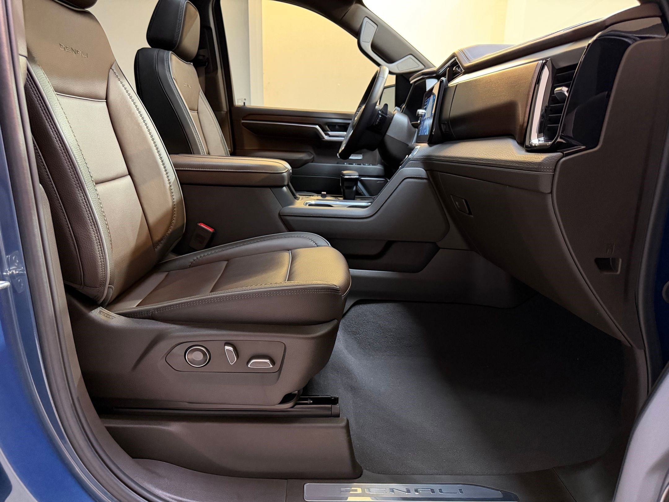 Used 2025 GMC Sierra 1500 Denali AWD/4WD image 50