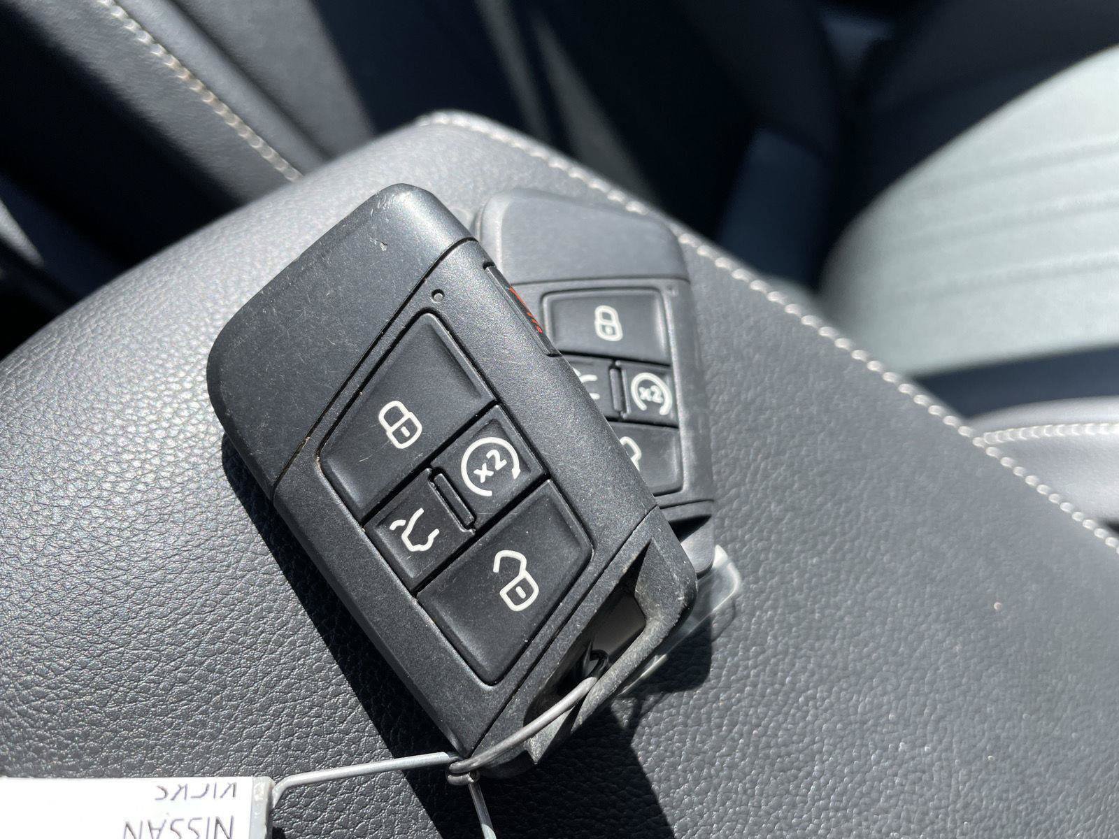 Used 2023 Volkswagen Tiguan SE AWD/4WD image 33