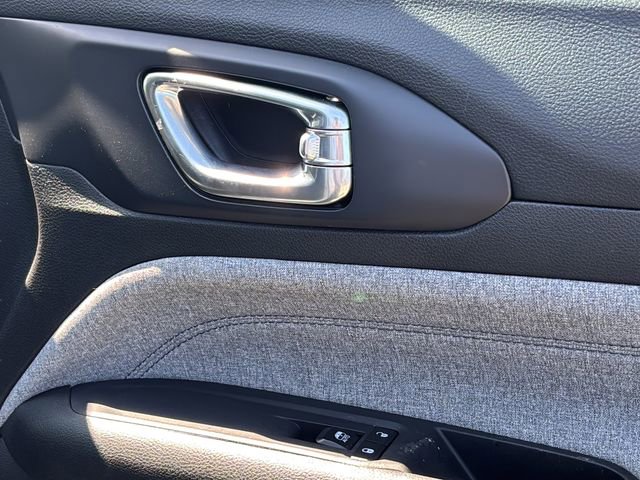 Used 2024 Jeep Compass Sport image 38