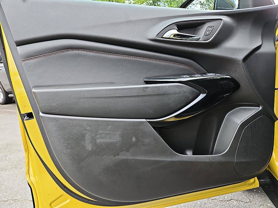 Used 2025 Chevrolet Trax RS w/ Driver Confidence Package FWD image 15