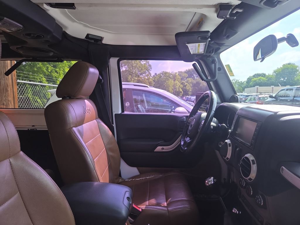 Used 2012 Jeep Wrangler Rubicon w/ PWR Convenience Group AWD/4WD image 10