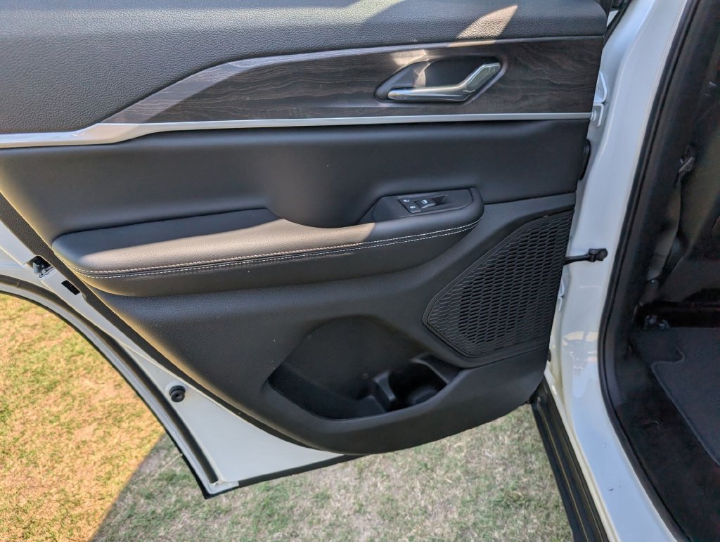 New 2026 Jeep Grand Cherokee Altitude RWD image 25