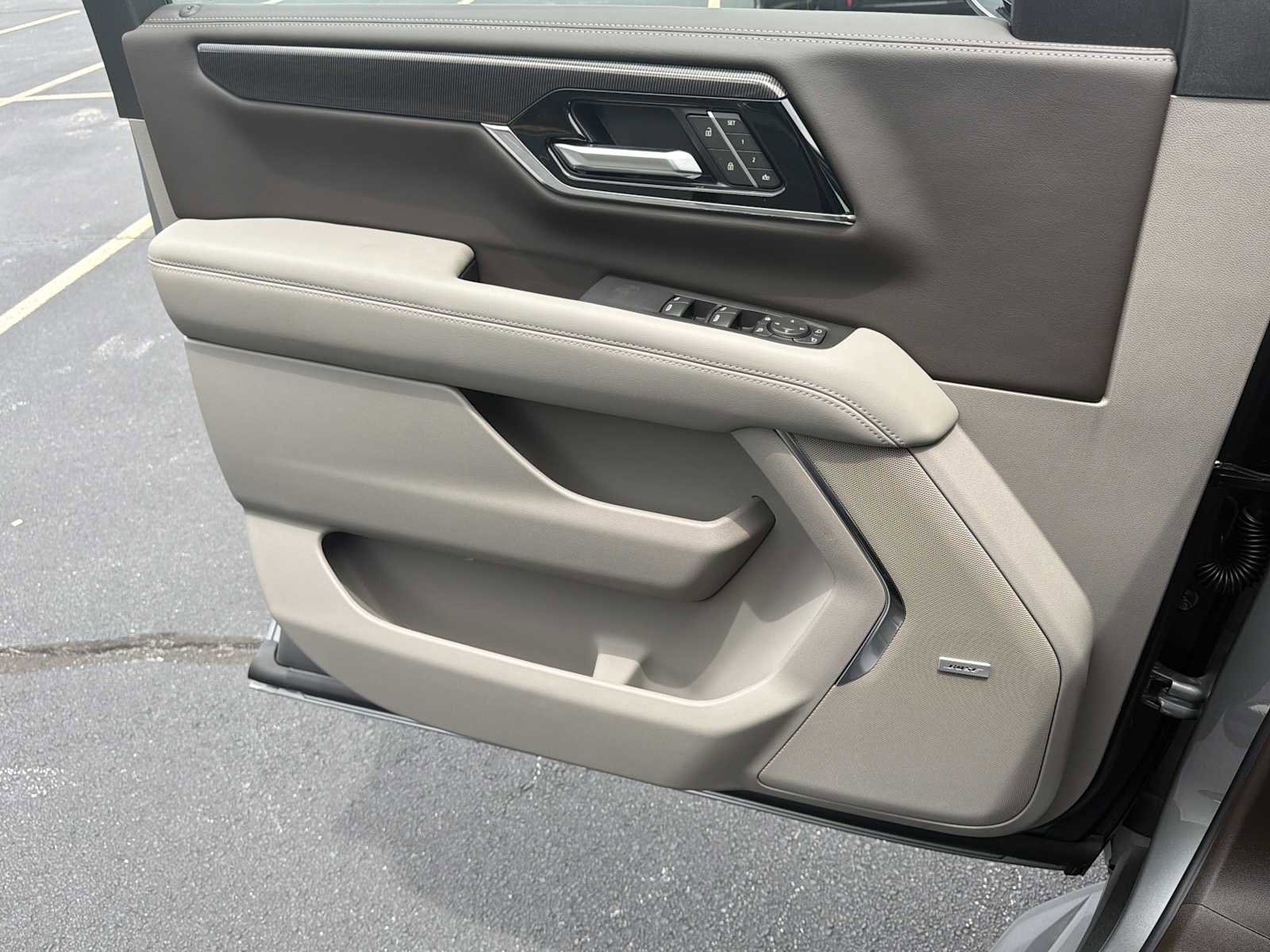 New 2026 GMC Yukon Elevation w/ Elevation Premium Package AWD/4WD image 18